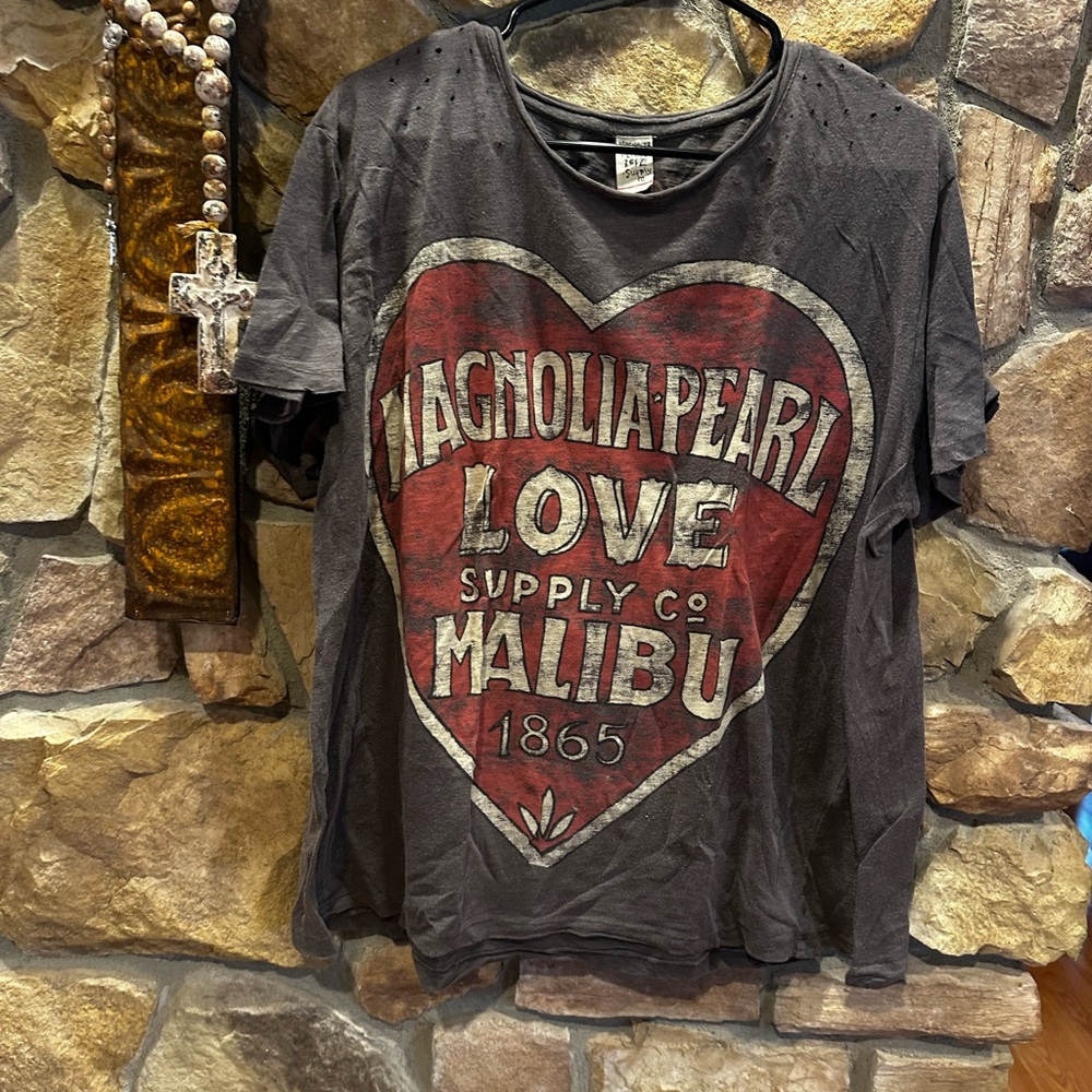 Magnolia Pearl Malibu heart tee